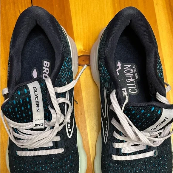 Brooks glycerine 20 navy, lavender, and Teal. Size 6.5M. New. Amazing deal. - Picture 3 of 10